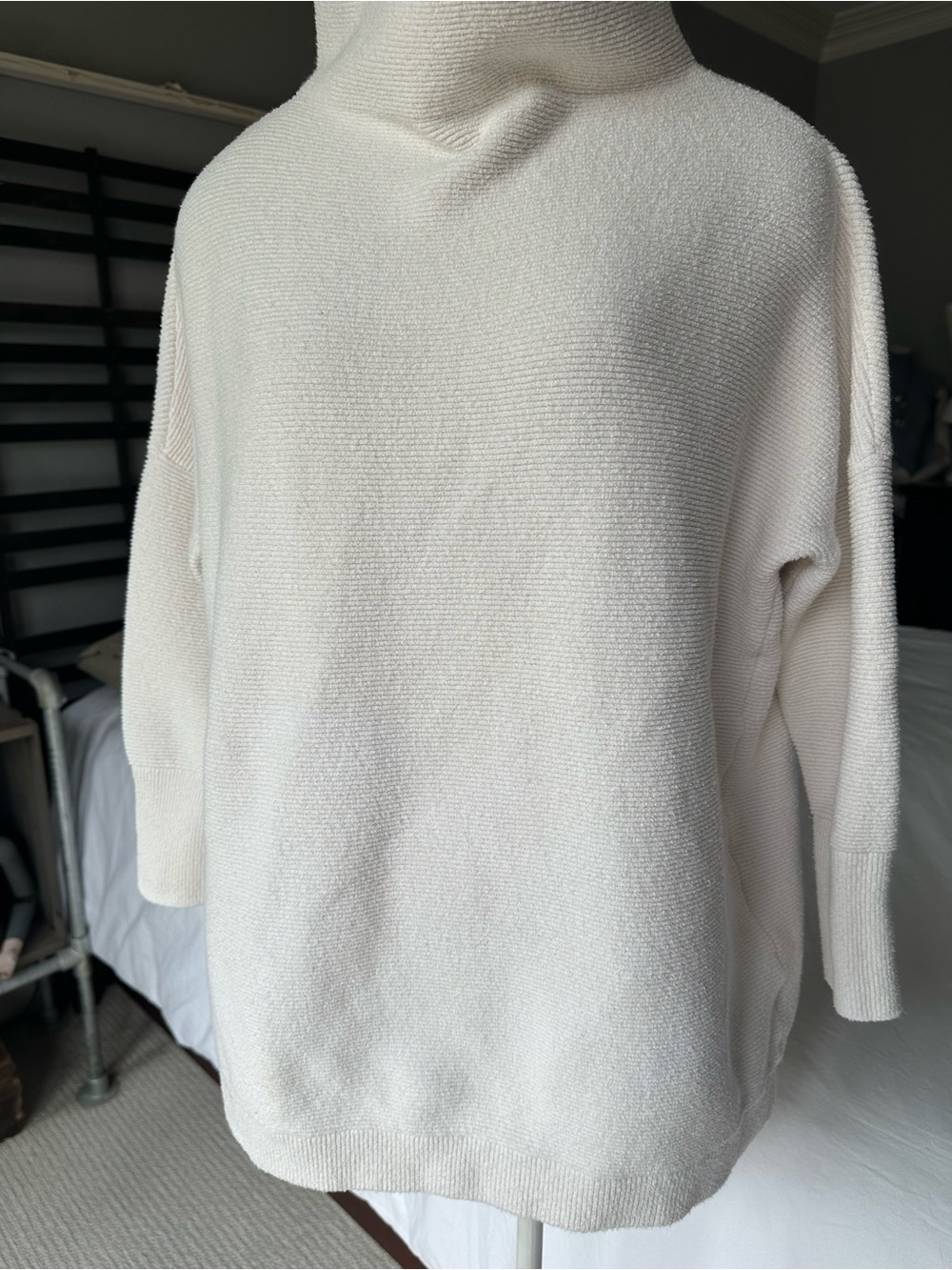 Free People white funnel neck ribbed sweater, size medium - Picture 2 of 12
